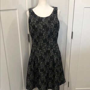 Banana Republic women’s sleeveless Elegant Black and Gray Lace print Dress Party